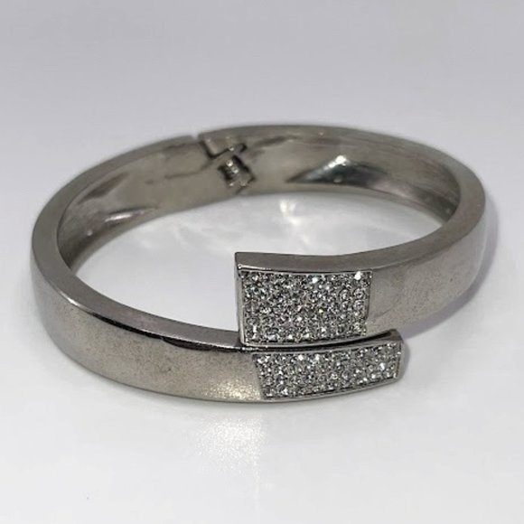 ⭐ VINTAGE LIA SOPHIA RHINESTONE CLAMP HINGED SILVER TONE BANGLE BRACELET 💎 - Picture 1 of 3